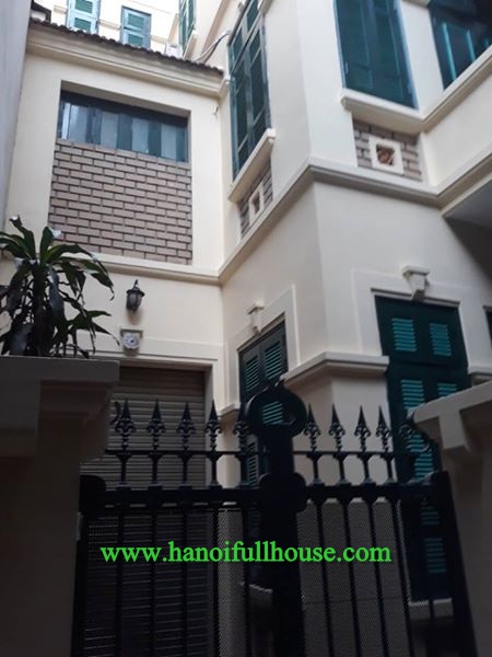 Three-bedroom house for rent, 70 sqm x 3 floor, new furniture, 700$/month